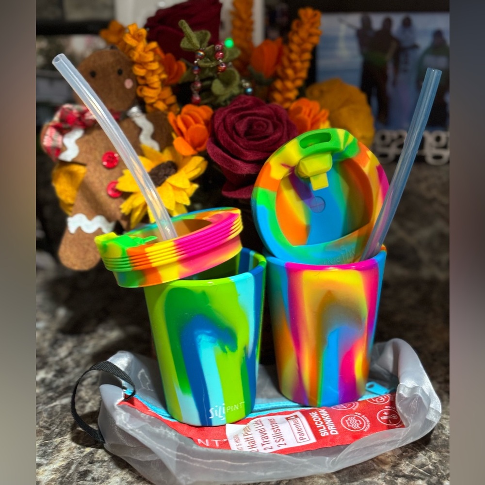 SiliPint Silicone Drinkware
2 half pints, 2 travel lids, 2 silistraws